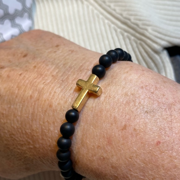 NWT JONAH GENIUN AGATE BLACK BEADS UNISEX BRACELET BRUSHED GOLD METAL CROSS - Picture 4 of 14
